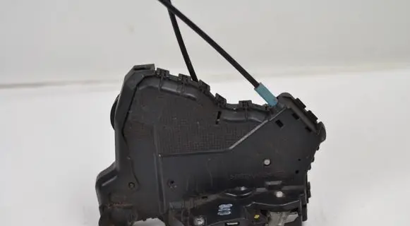 Toyota Verso Front door lock A046693