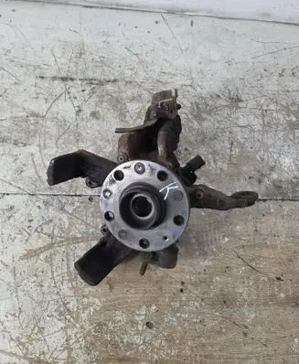 Volkswagen Golf V Front wheel hub
