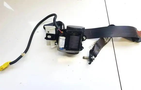Middle seatbelt (rear)