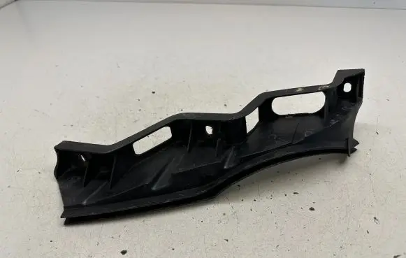 Front bumper mounting bracket