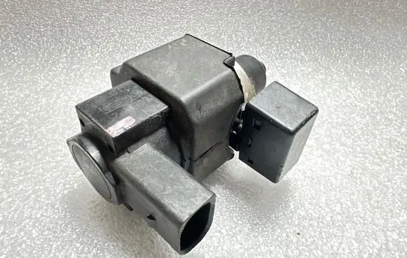 Audi A4 S4 B8 8K Turbo solenoid valve 8E0906628