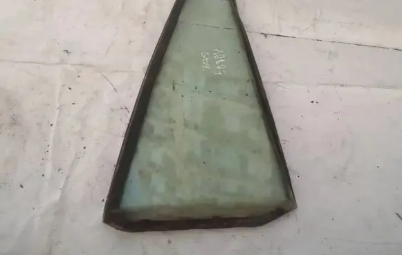 Toyota RAV 4 (XA20) Rear vent window glass 