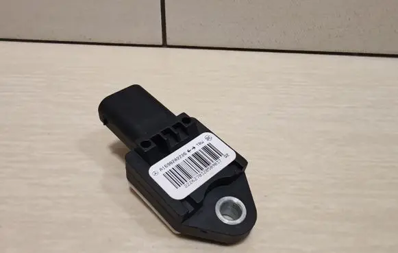 Mercedes-Benz A W169 Airbag deployment crash/impact sensor A1698202226
