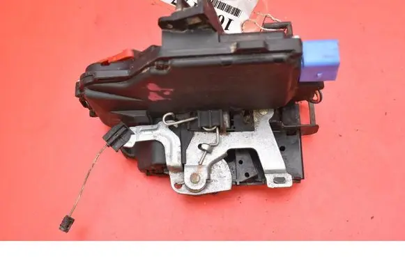 Volkswagen Jetta V Front door lock 3D1837016AC