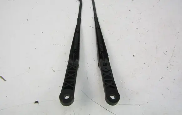 Audi A3 S3 8L Front wiper blade arm 