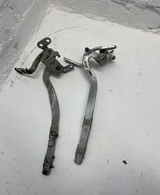 Volkswagen Touareg I Tailgate/trunk/boot hinge 7L6827302B 7L6827301B