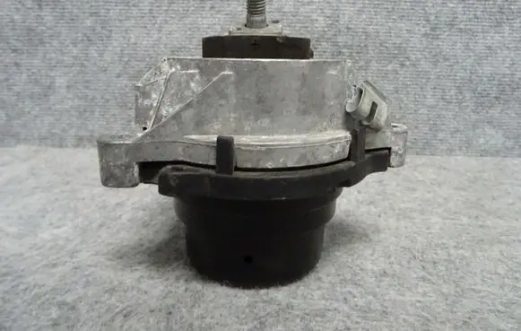 BMW 4 F36 Gran coupe Engine mount bracket 6785713