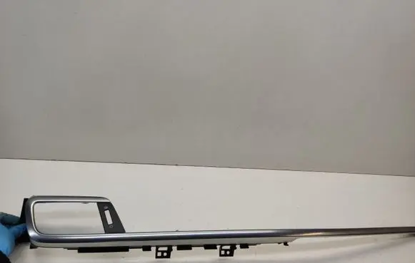 Dashboard glove box trim