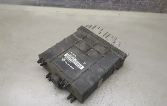 Volkswagen Golf III Engine control unit/module 0261200750 030906026K