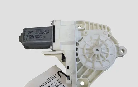 Audi A4 S4 B8 8K Front door window regulator motor 8K0959801