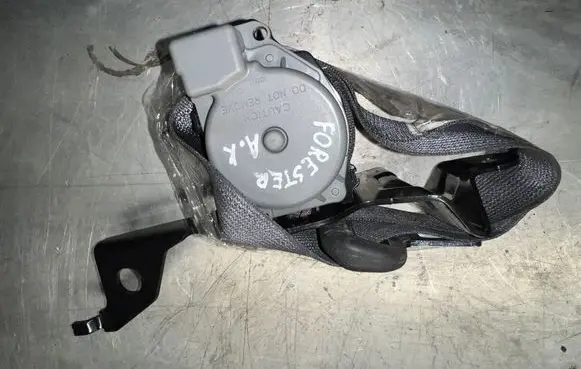 Subaru Forester SJ Rear seatbelt 1097501 6730