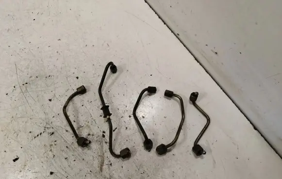 Hyundai Santa Fe Fuel injector supply line/pipe 