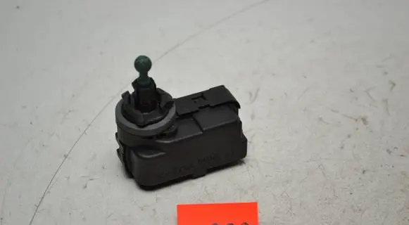 Headlight level adjustment motor