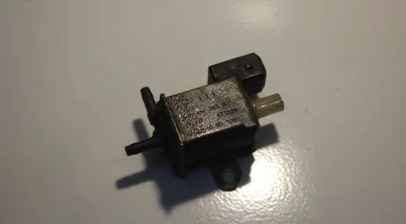 Audi A4 S4 B5 8D Turbo solenoid valve 026906283H