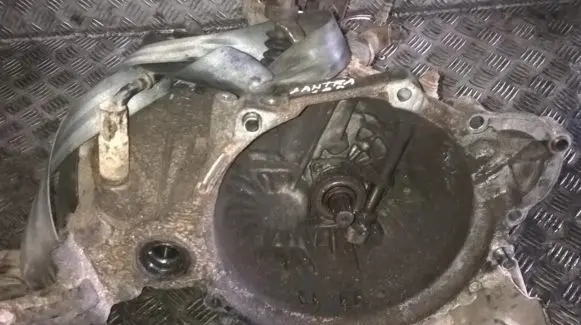 Hyundai Lantra II Manual 5 speed gearbox 475422 2073