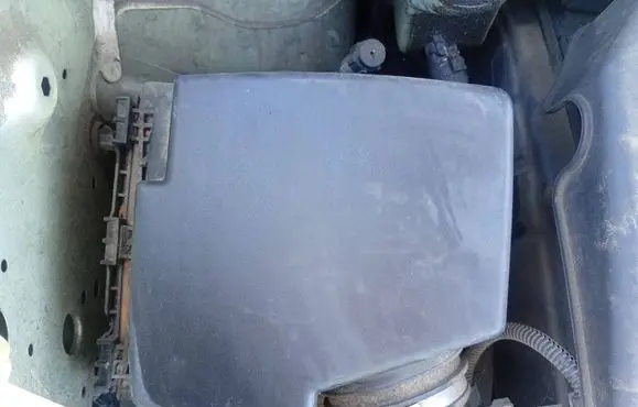 Opel Combo D Air filter box