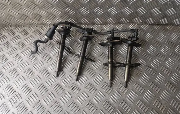Volkswagen Golf V Fuel injectors set 03L130277 0445116030 03L103113