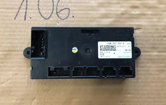 Volkswagen Golf VIII Air conditioner control unit module 5QW907007A 5Q0907807A
