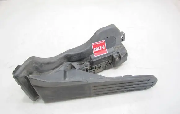 Volkswagen Golf VI Accelerator throttle pedal 1K1721503AA L054010 6PV01049850