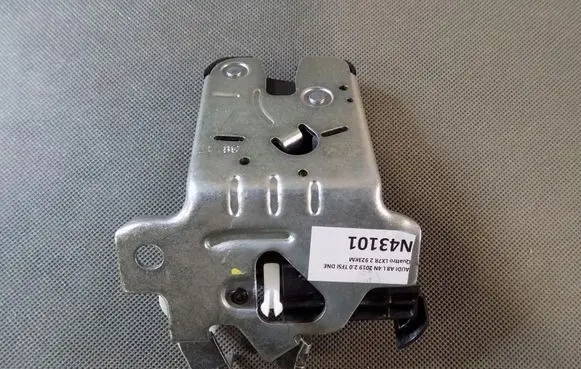 Audi A8 S8 D5 Tailgate/trunk/boot lock/catch/latch 8W0827503