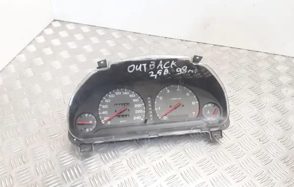 Subaru Outback Speedometer (instrument cluster) 0201064