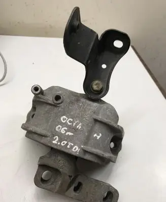 Skoda Octavia Mk2 (1Z) Engine mount bracket 1KO199555