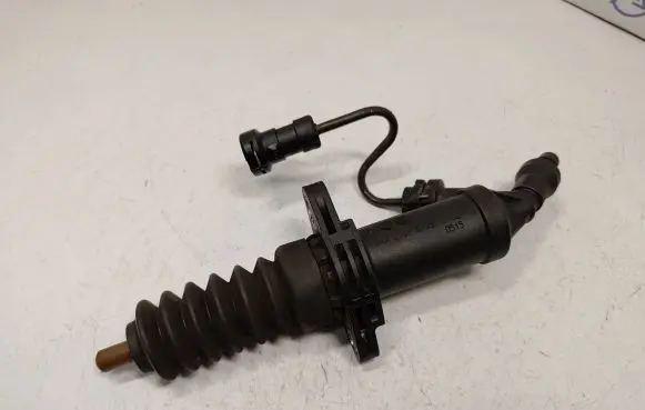 Clutch slave cylinder