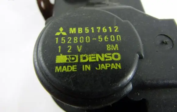 Mitsubishi Eclipse Front door lock MB517612