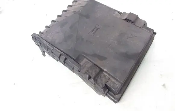 Volkswagen Eos Fuse box cover 1K0937132F