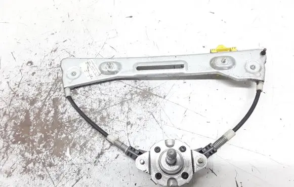Rear door manual window regulator