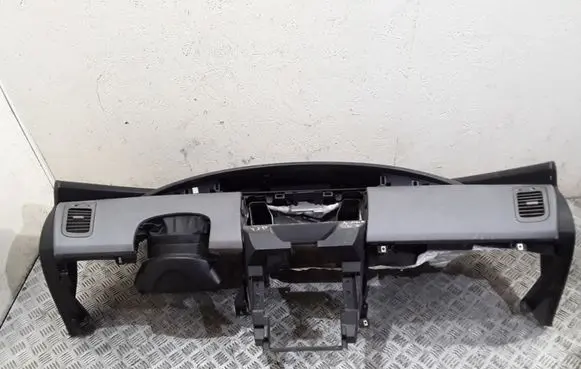 Nissan Primera Dashboard
