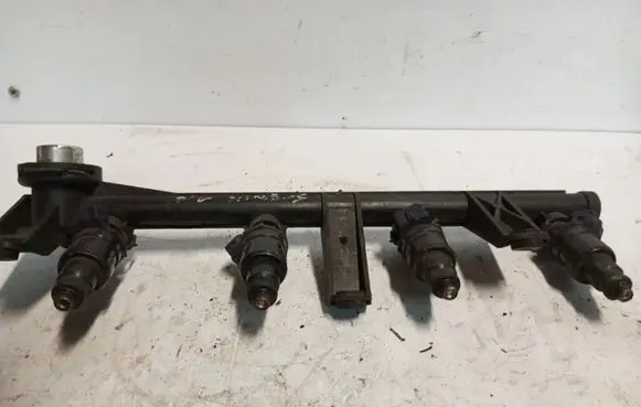 Renault Clio II Fuel injector supply line/pipe 8663137700273495