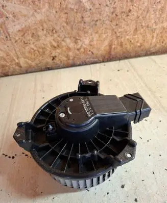 Toyota Yaris Heater fan/blower AV2727000311 12V11A6