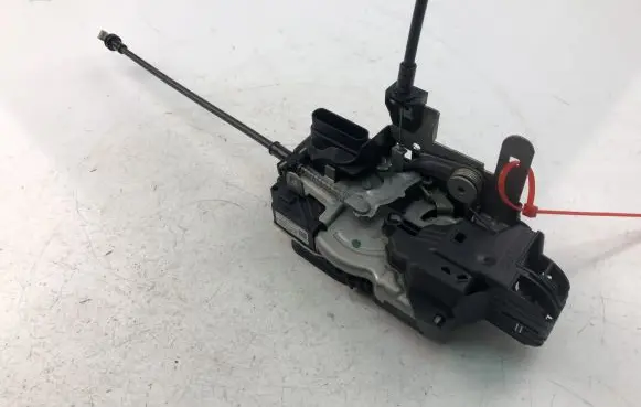 Volvo V40 Coupe door lock (next to the handle) 31440392