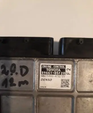 Toyota Avensis T270 Engine control unit/module 8966105F20 MB2759004732