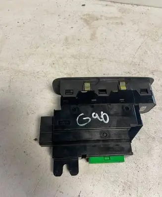 Volvo V70 Electric window control switch 8682949 MD01X900097