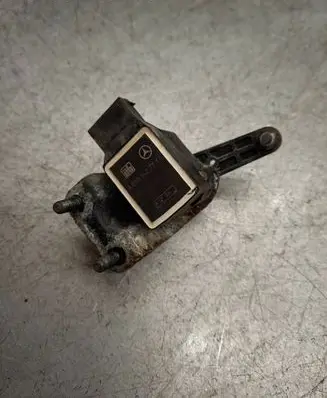 Mercedes-Benz E W211 Air suspension front height level sensor A0105427717