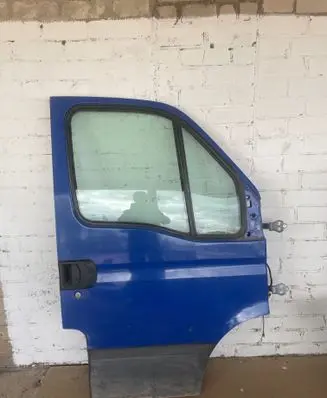 Iveco Daily 5th gen Front door