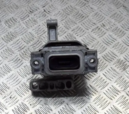 Volkswagen Tiguan Engine mount bracket 5N0199262L