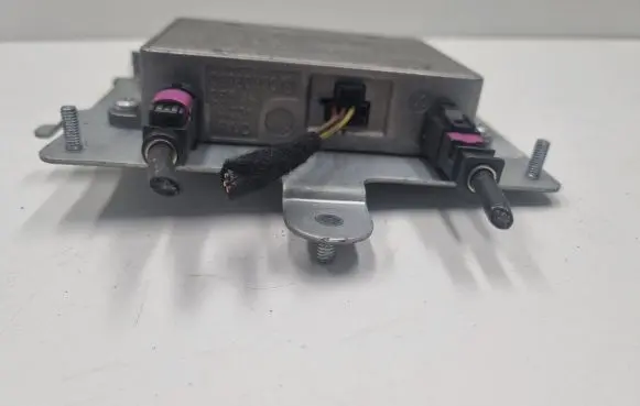 Mercedes-Benz CLS C219 Aerial antenna amplifier A2118200885 2118200885