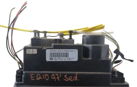 Mercedes-Benz E W210 Central locking vacuum pump 2088001248 002297267 00782813