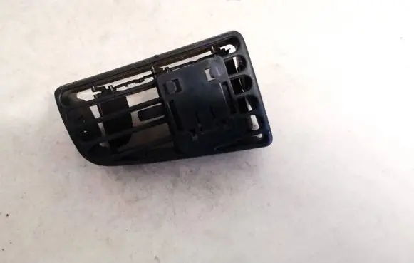 Volkswagen PASSAT B4 Dash center air vent grill 3a1819764
