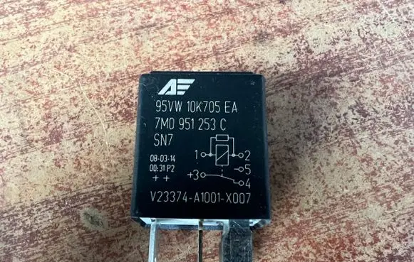 Volkswagen Golf V Other relay 7M0951253C