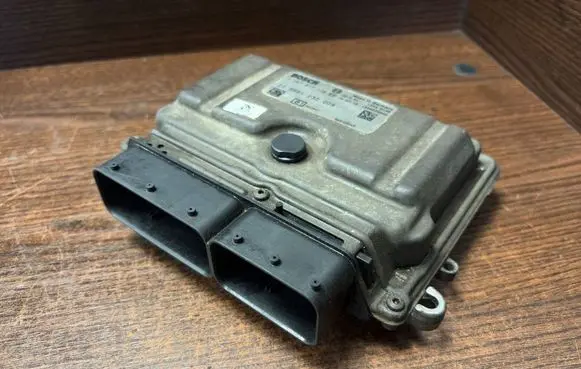 Iveco Daily 4th gen Engine control unit/module 1267017170 ZF0501230008