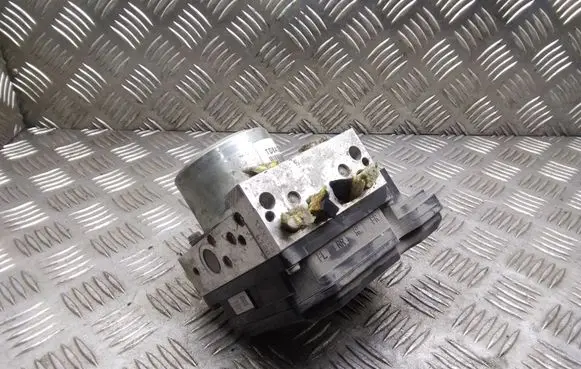 Nissan Leaf I (ZE0) ABS Pump TD8405 A98000B59 E1X270243