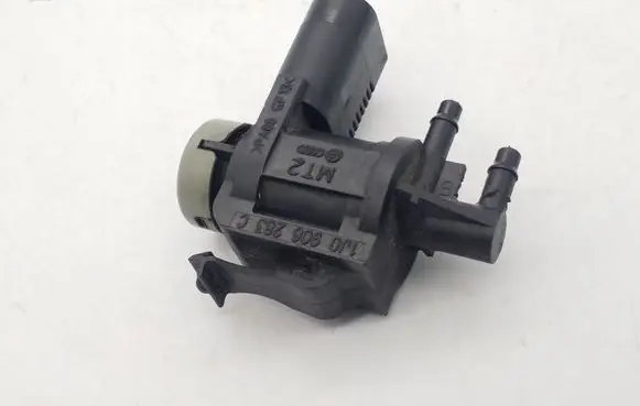 Volkswagen Golf IV Turbo solenoid valve 1J0906283C