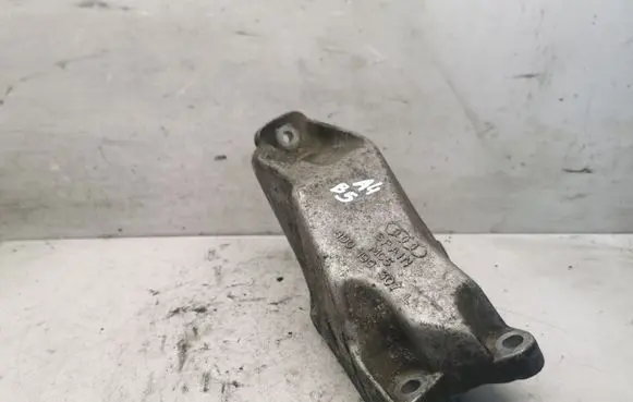 Engine mounting bracket