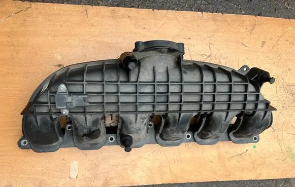 BMW 1 E82 E88 Intake manifold 7564678