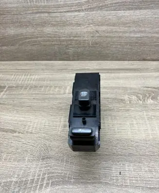 Volvo S60 Electric window control switch 8682950
