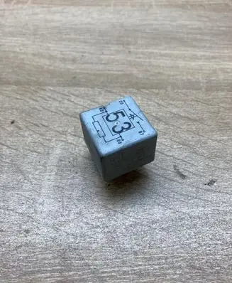 Volkswagen PASSAT B5.5 Other relay 141951253B